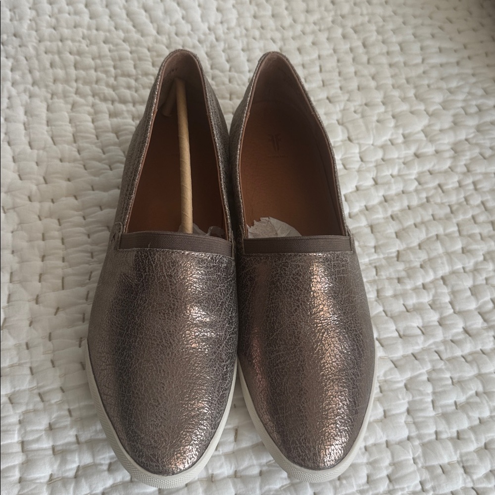 Frye Melanie Slip-On in Pewter - Picture 6 of 8